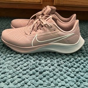 Nike Air Zoom Pegasus 38! Light pink